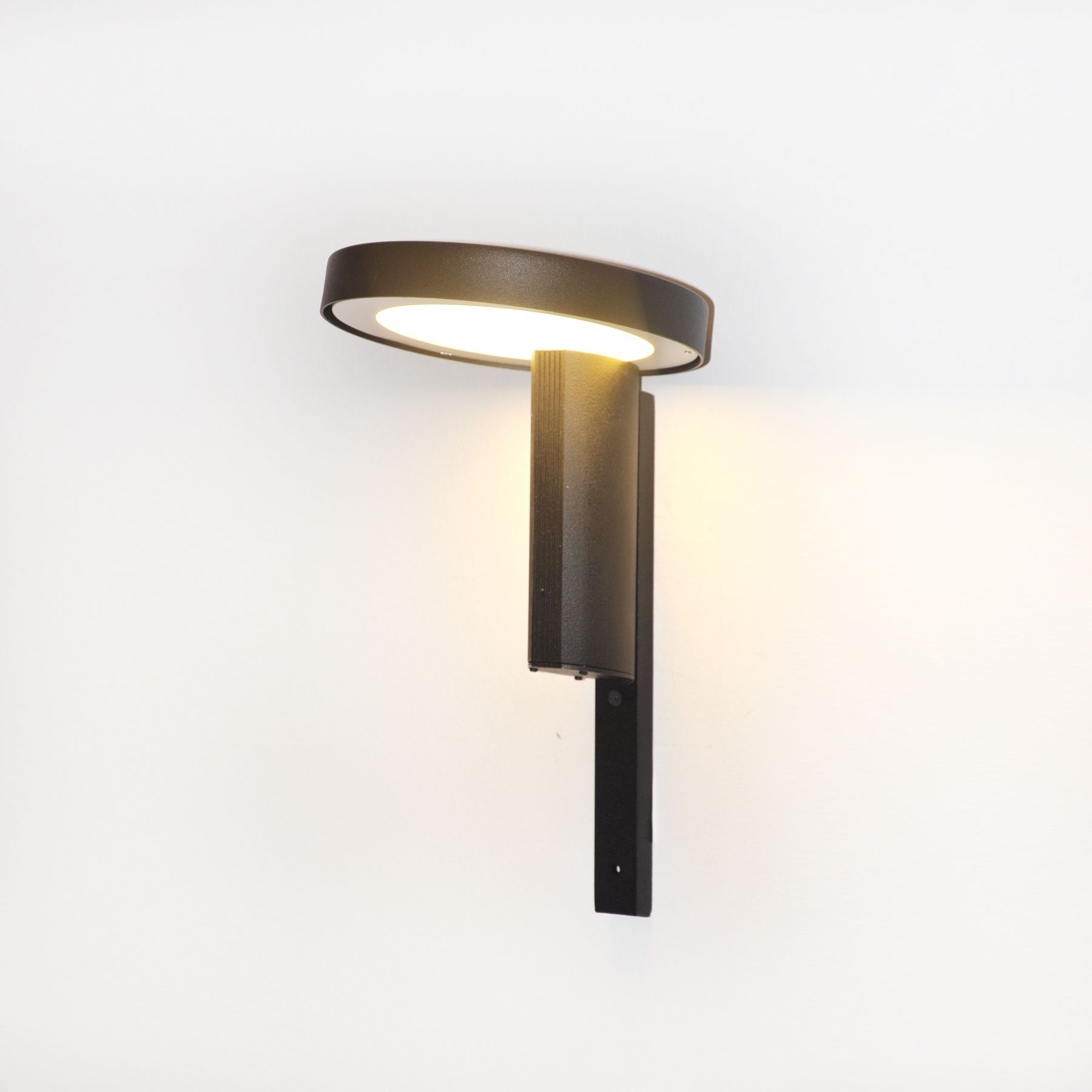 Arandela Externa LED Alloy Flat Alumínio Luz Amarela 960lm Bivolt