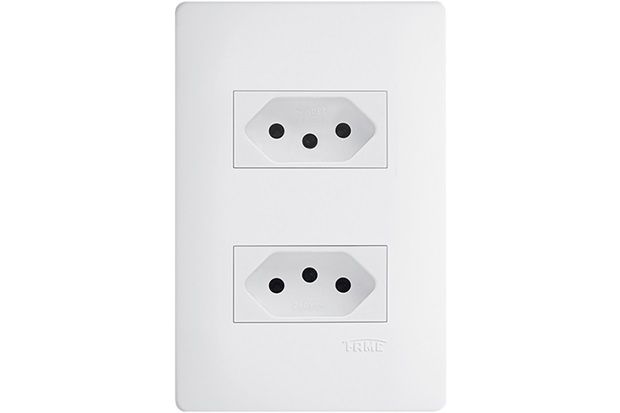 Conjunto de 2 Tomadas 2p T Separadas com Placa Habitat 10 a 250v