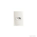 Conjunto montado de tomada 20A com placa branca Inova Alumbra