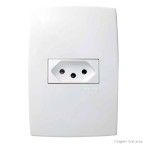 Conjunto montado de tomada horizontal 10A Pialplus branca Pial