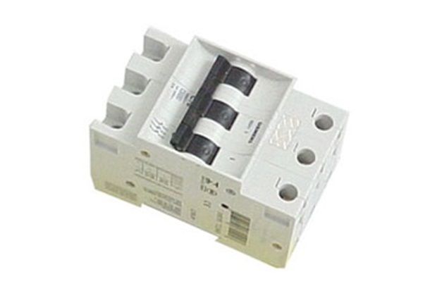 Disjuntor Din Curva C 70a Tripolar Ref. 5sx1 370-7