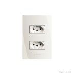 Tomada dupla 10A com placa distanciadas Inova Alumbra